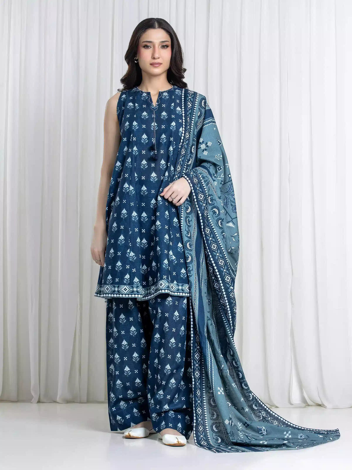 Edenrobe Allure Navy Printed Khaddar 3-Piece Suit | EWU6A3-37176-3P