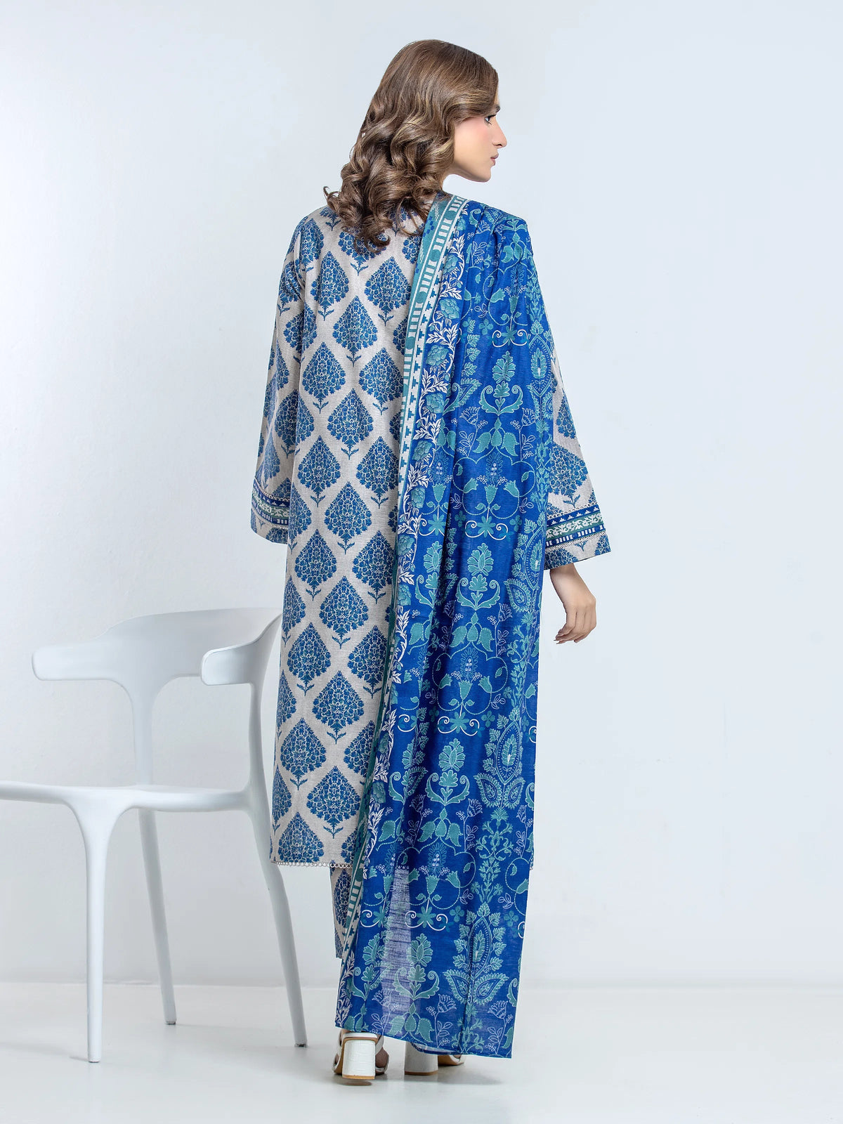 Edenrobe Allure Ash Grey Printed Khaddar 3-Piece Suit | EWU6A3-37177-3P