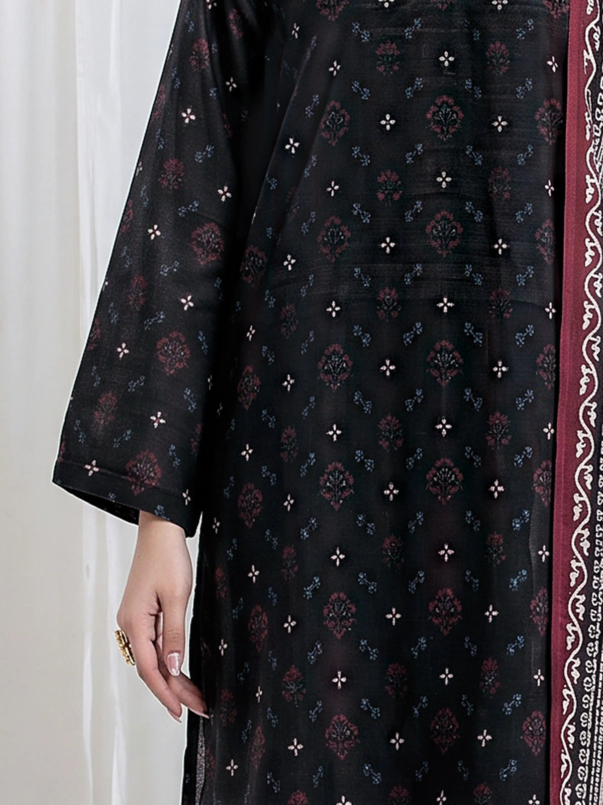 Edenrobe Allure Black Printed Khaddar 3-Piece Suit | EWU6A3-37179-3P