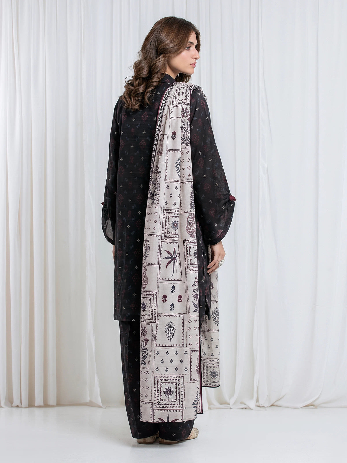 Edenrobe Allure Black Printed Khaddar 3-Piece Suit | EWU6A3-37179-3P