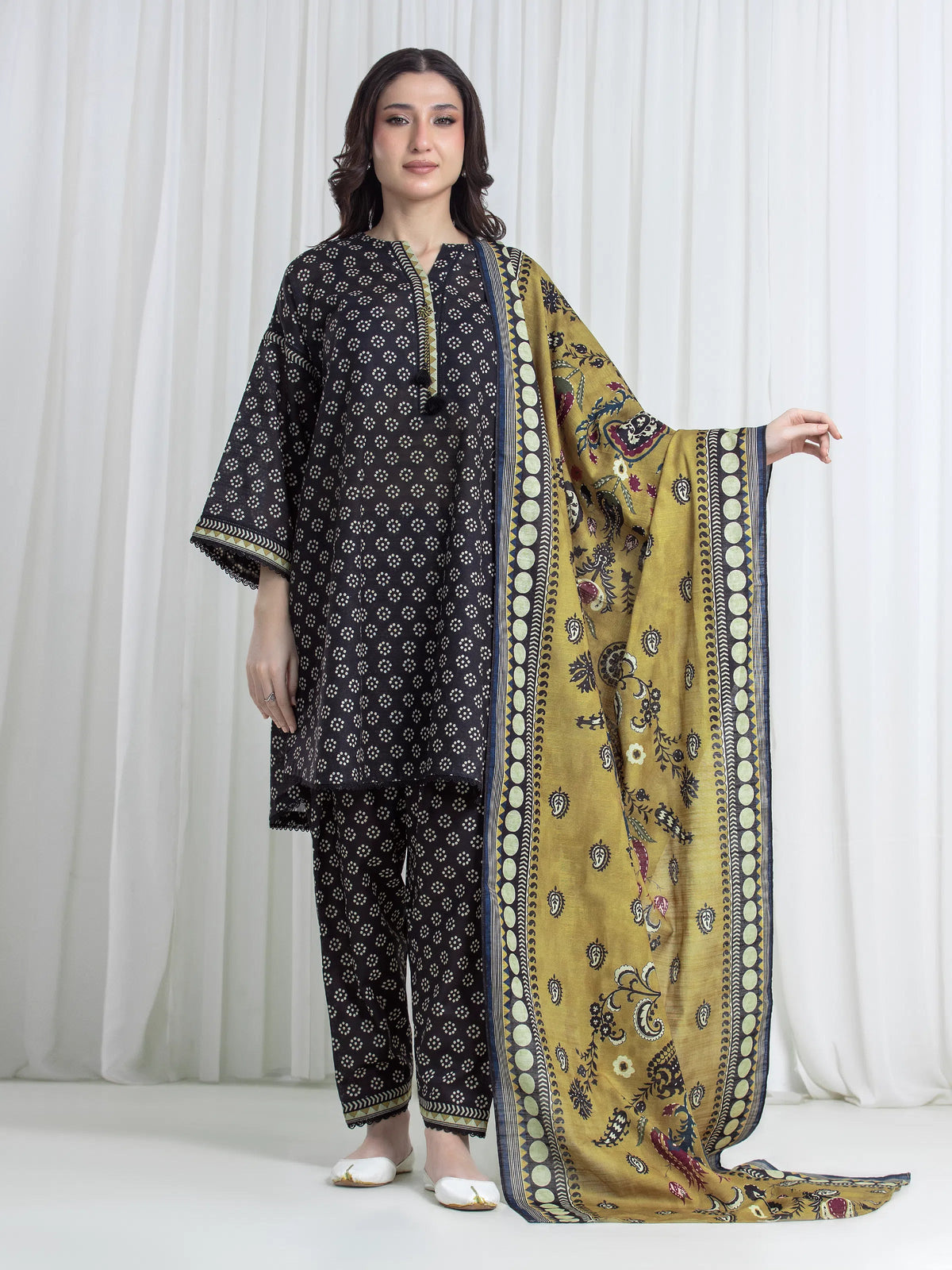 Edenrobe Allure Black Printed Khaddar 3-Piece Suit | EWU6A3-37181-3P