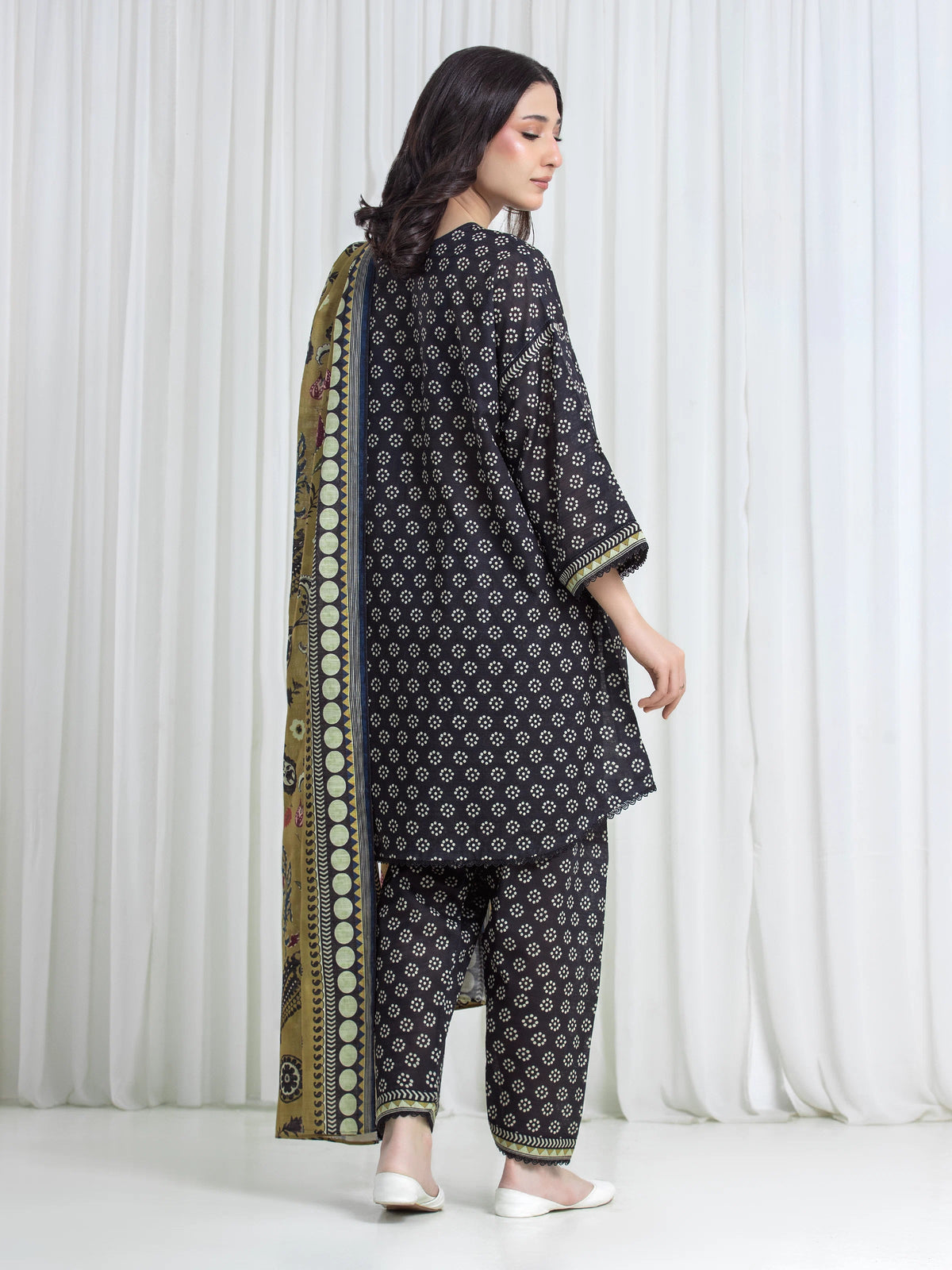 Edenrobe Allure Black Printed Khaddar 3-Piece Suit | EWU6A3-37181-3P