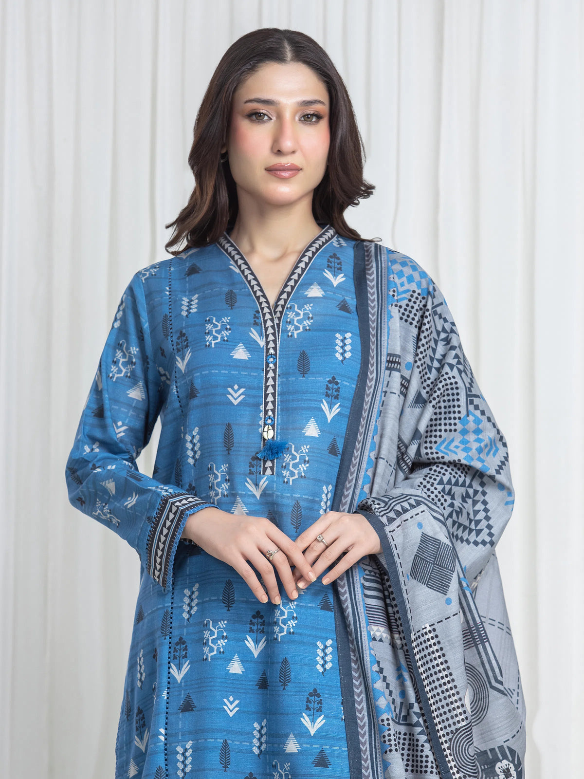 Edenrobe Allure Blue Printed Khaddar 3-Piece Suit | EWU6A3-37183-3P