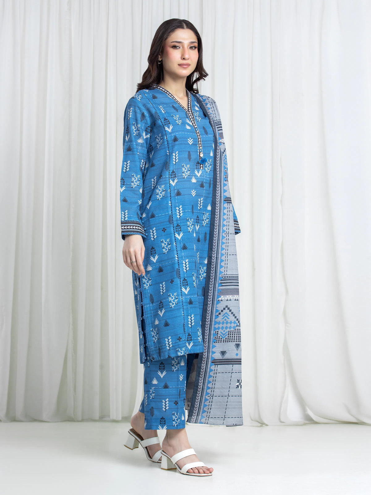 Edenrobe Allure Blue Printed Khaddar 3-Piece Suit | EWU6A3-37183-3P