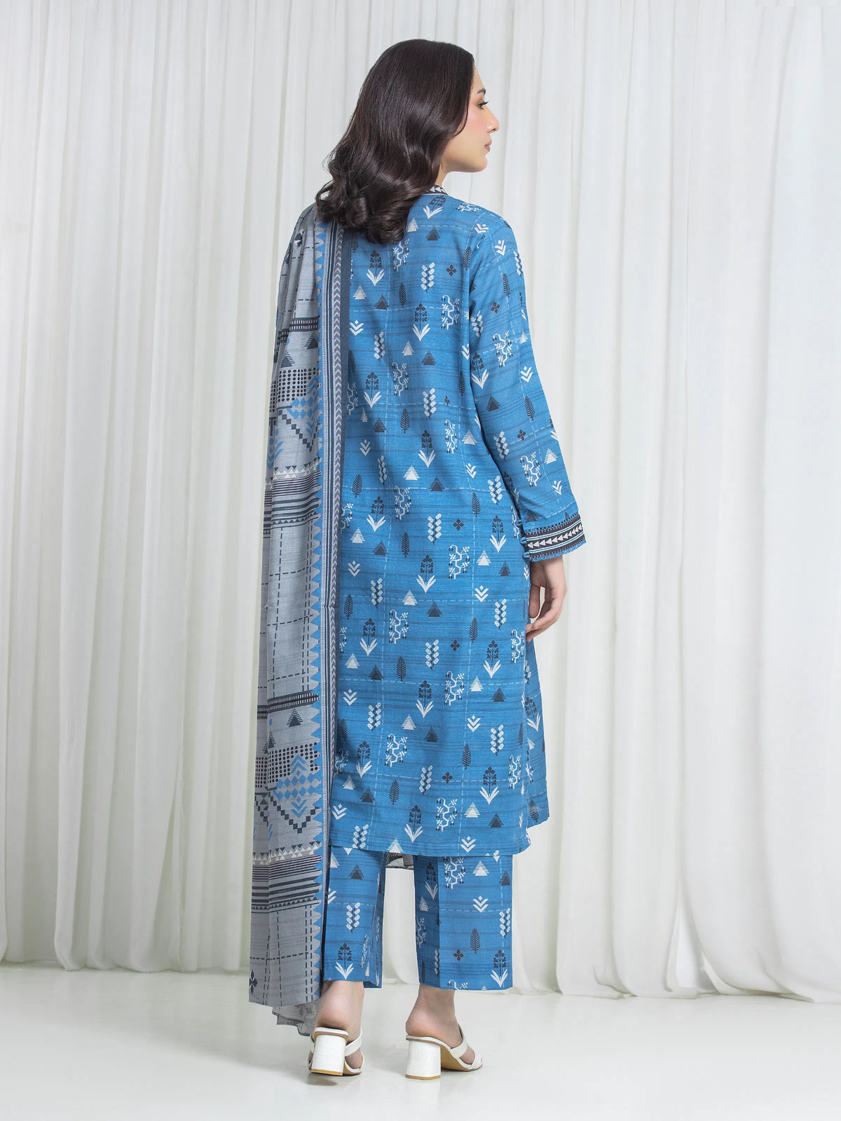 Edenrobe Allure Blue Printed Khaddar 3-Piece Suit | EWU6A3-37183-3P