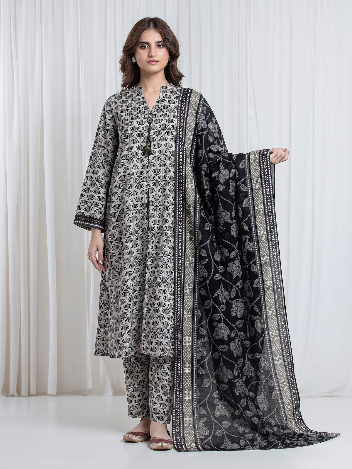 Edenrobe Allure Beige Printed Khaddar 3-Piece Suit | EWU6A3-37184-3P