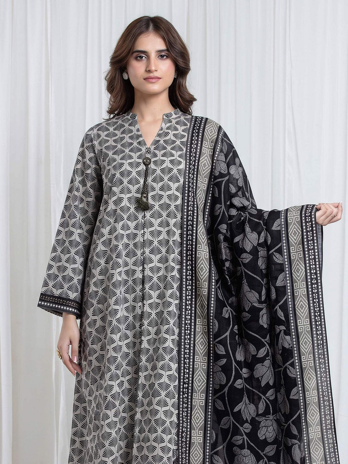 Edenrobe Allure Beige Printed Khaddar 3-Piece Suit | EWU6A3-37184-3P