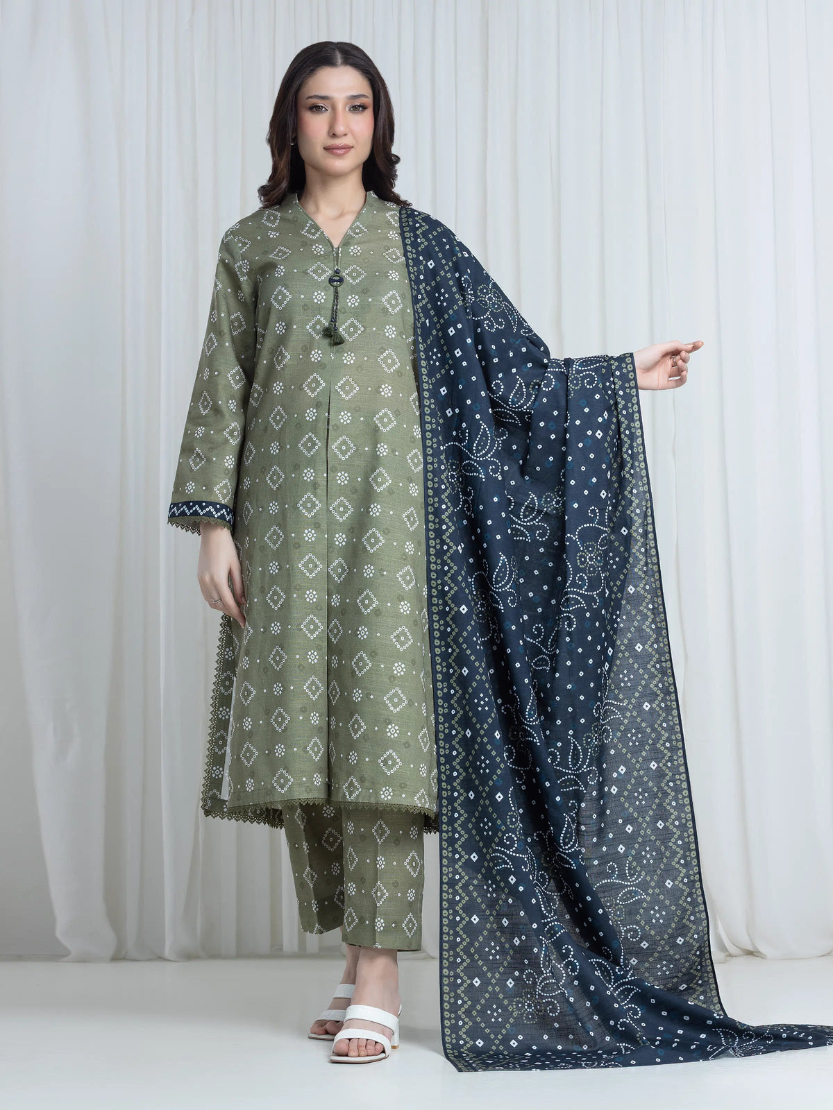Edenrobe Allure Green Printed Khaddar 3-Piece Suit | EWU6A3-37189-3P