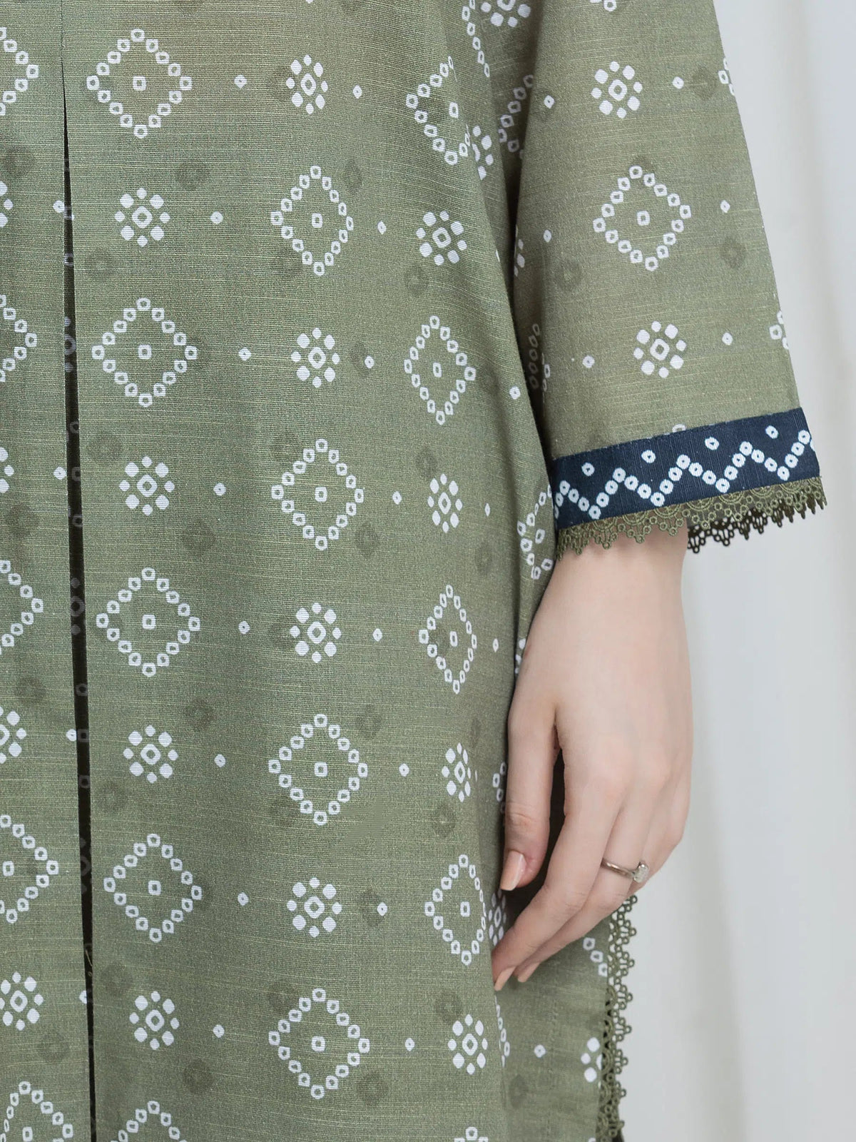 Edenrobe Allure Green Printed Khaddar 3-Piece Suit | EWU6A3-37189-3P