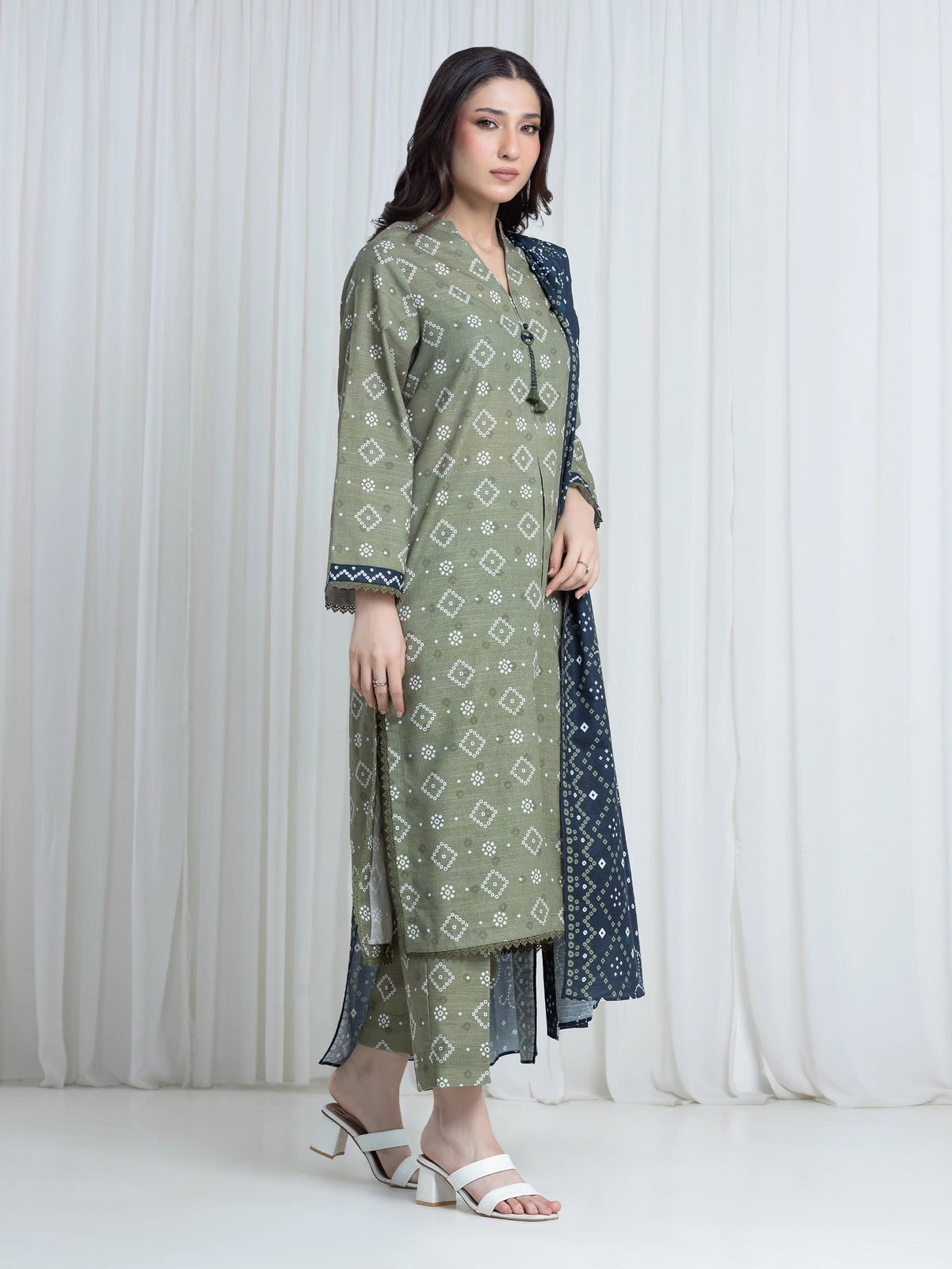 Edenrobe Allure Green Printed Khaddar 3-Piece Suit | EWU6A3-37189-3P