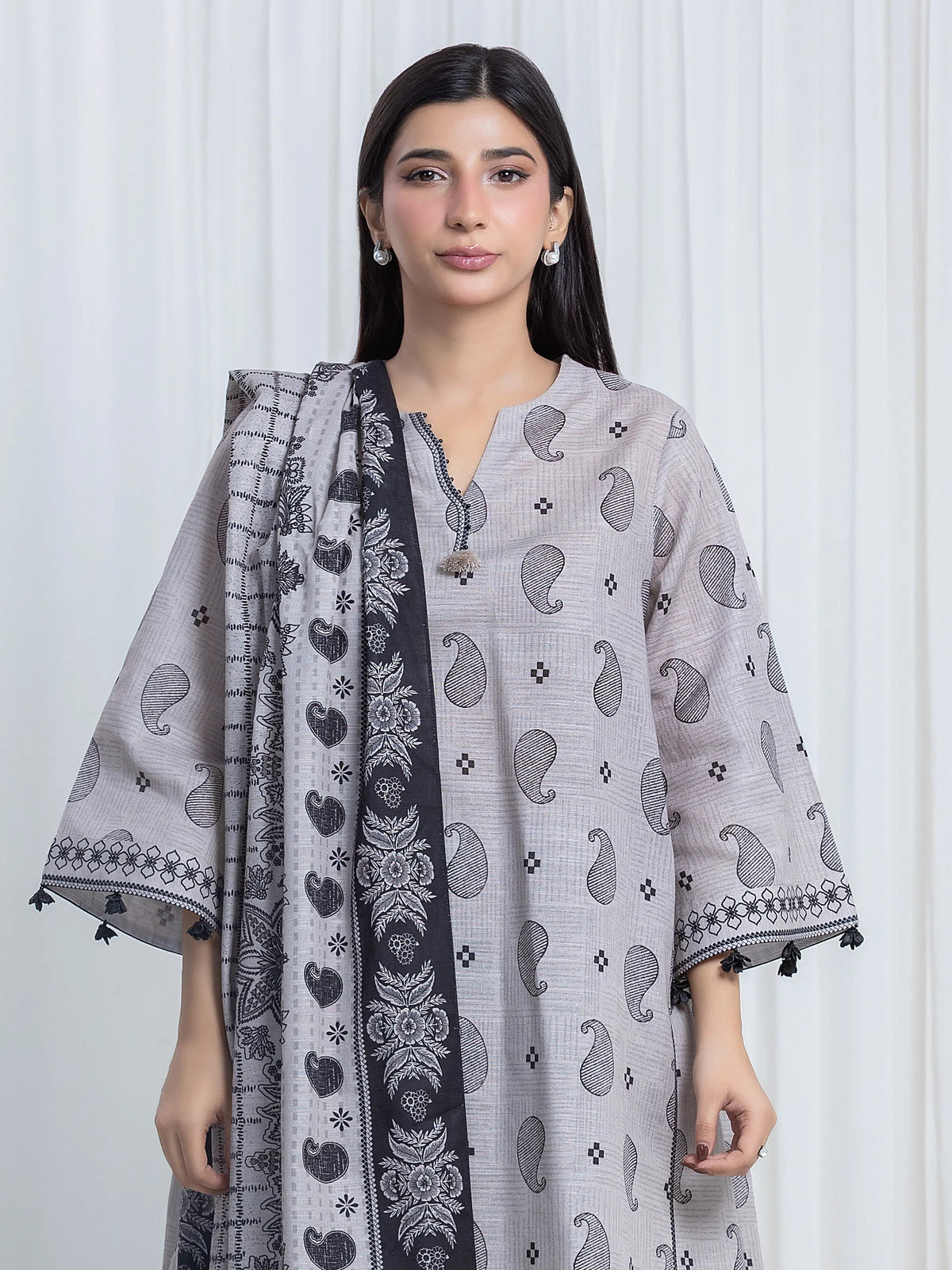 Edenrobe Allure Grey Printed Khaddar 3-Piece Suit | EWU6A3-37209-3P