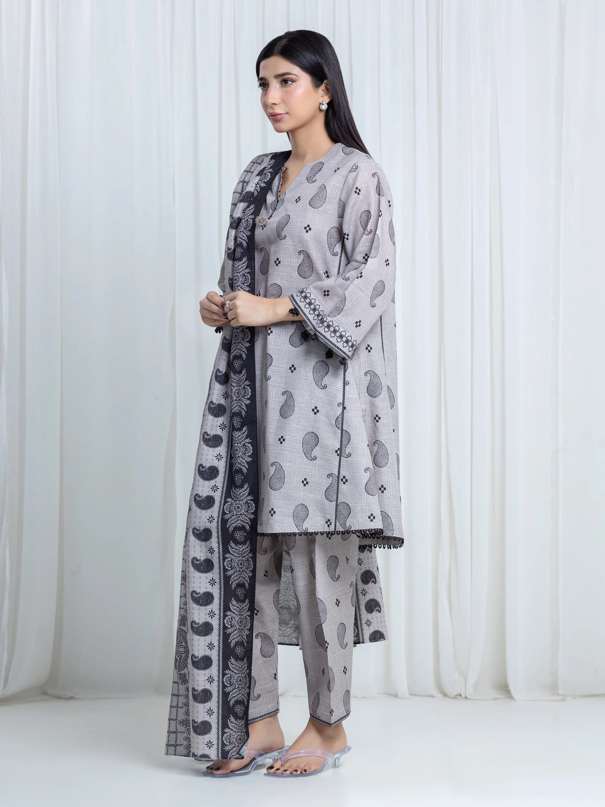 Edenrobe Allure Grey Printed Khaddar 3-Piece Suit | EWU6A3-37209-3P