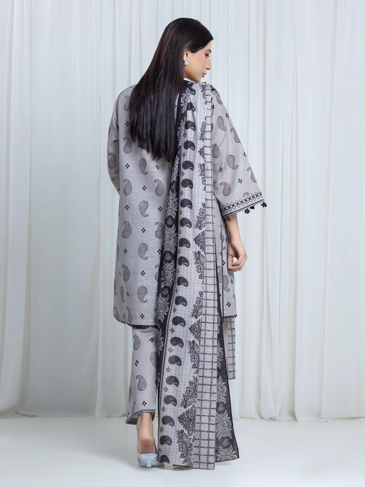Edenrobe Allure Grey Printed Khaddar 3-Piece Suit | EWU6A3-37209-3P